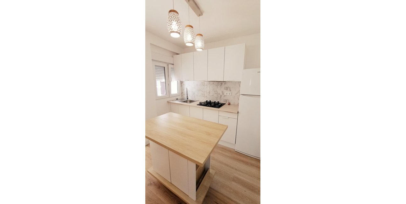 Resale - Apartment / flat -
Torrevieja - Torrevieja - Centre