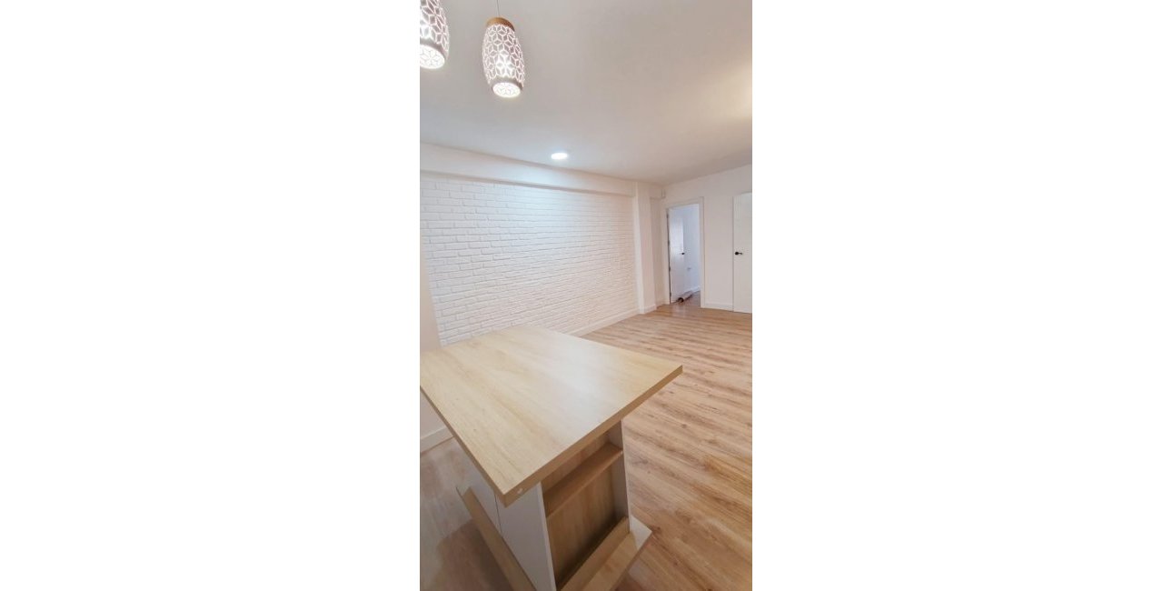 Resale - Apartment / flat -
Torrevieja - Torrevieja - Centre