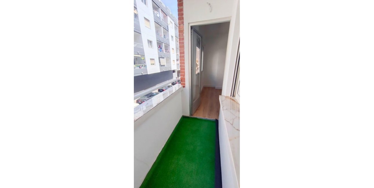 Resale - Apartment / flat -
Torrevieja - Torrevieja - Centre