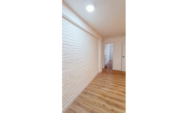 Resale - Apartment / flat -
Torrevieja - Torrevieja - Centre