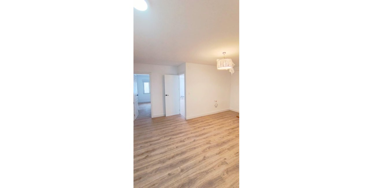 Resale - Apartment / flat -
Torrevieja - Torrevieja - Centre