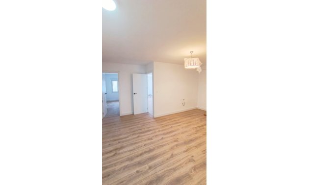 Resale - Apartment / flat -
Torrevieja - Torrevieja - Centre