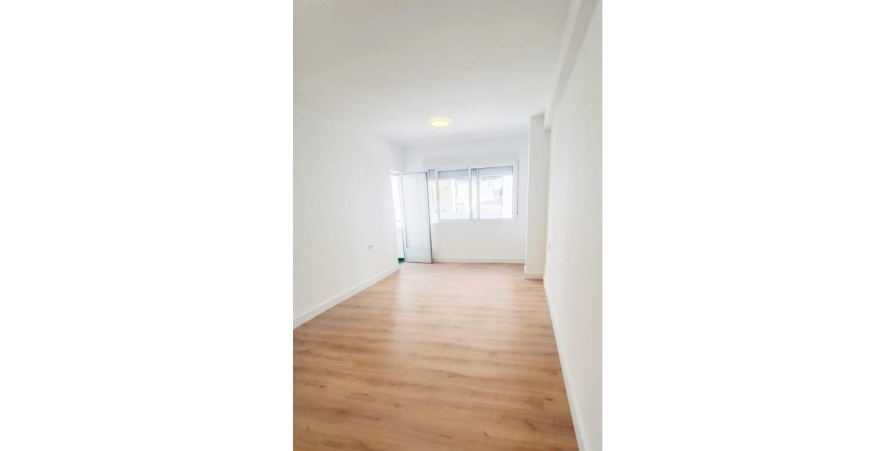 Resale - Apartment / flat -
Torrevieja - Torrevieja - Centre