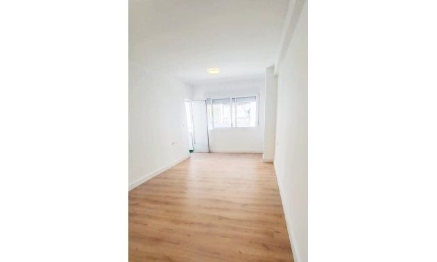 Resale - Apartment / flat -
Torrevieja - Torrevieja - Centre