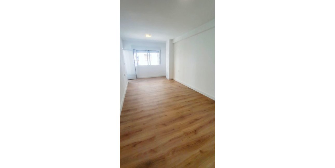 Resale - Apartment / flat -
Torrevieja - Torrevieja - Centre