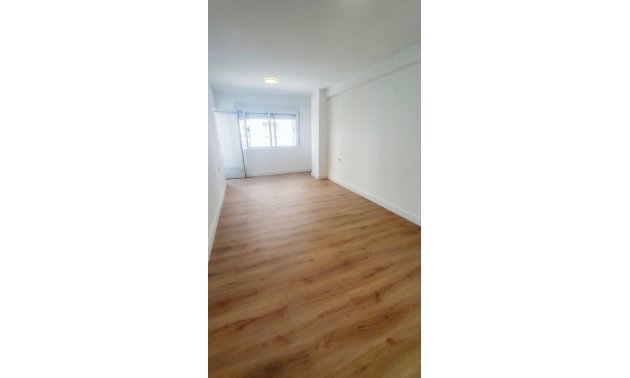 Resale - Apartment / flat -
Torrevieja - Torrevieja - Centre