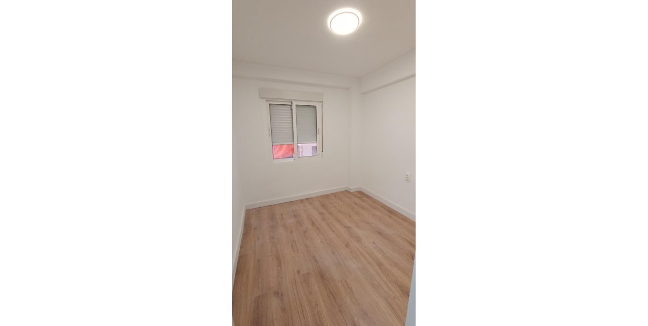 Resale - Apartment / flat -
Torrevieja - Torrevieja - Centre