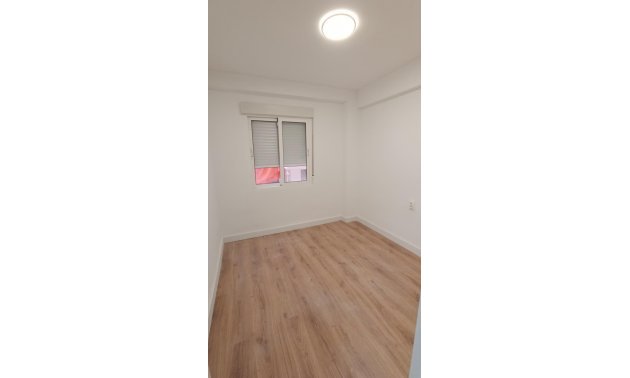 Resale - Apartment / flat -
Torrevieja - Torrevieja - Centre