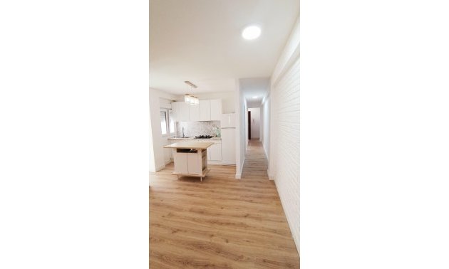 Resale - Apartment / flat -
Torrevieja - Torrevieja - Centre