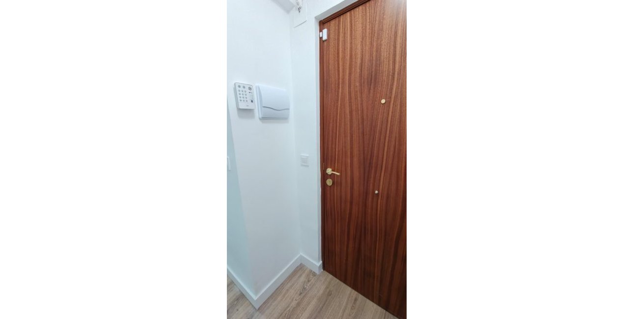Resale - Apartment / flat -
Torrevieja - Torrevieja - Centre