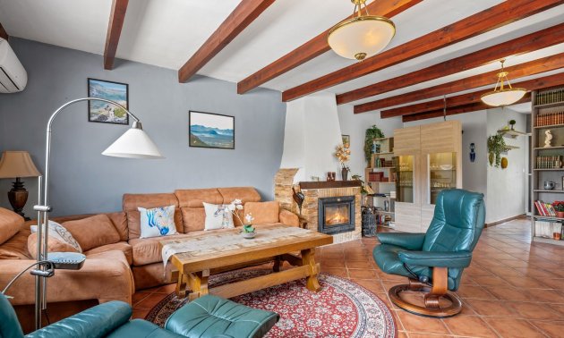 Resale - Country House -
La Nucia - La Nucia - Country
