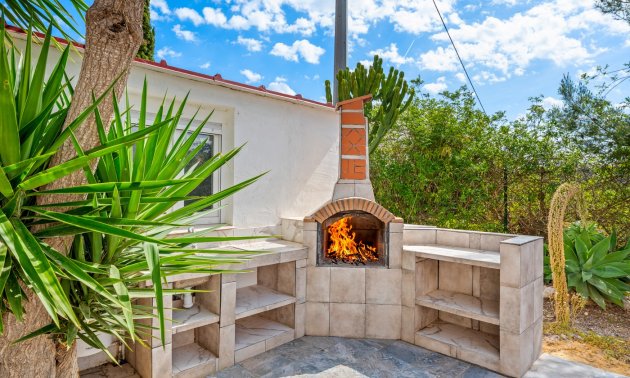 Resale - Country House -
La Nucia - La Nucia - Country