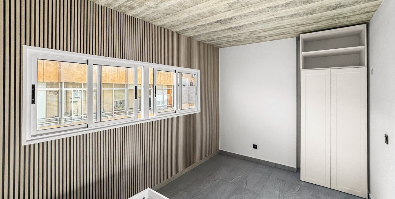 Resale - Apartment / flat -
Torrevieja - Torrevieja - Centre