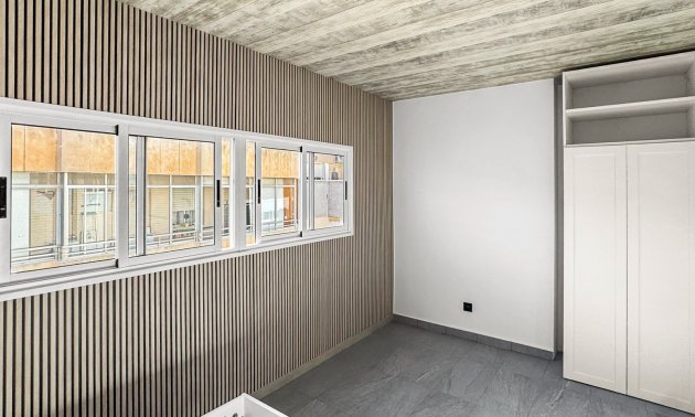 Resale - Apartment / flat -
Torrevieja - Torrevieja - Centre