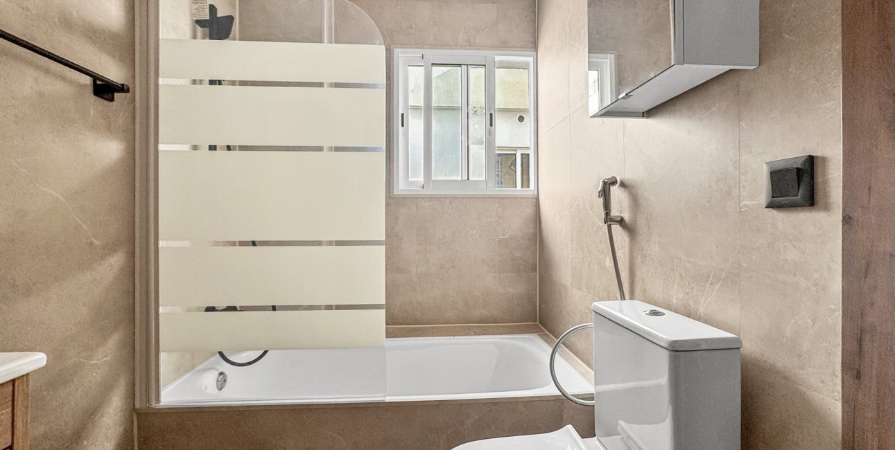 Resale - Apartment / flat -
Torrevieja - Torrevieja - Centre