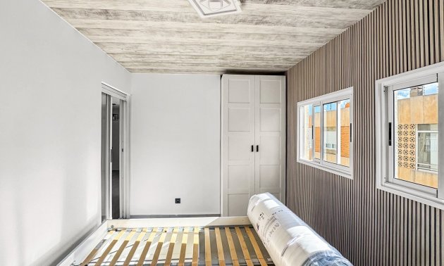 Resale - Apartment / flat -
Torrevieja - Torrevieja - Centre