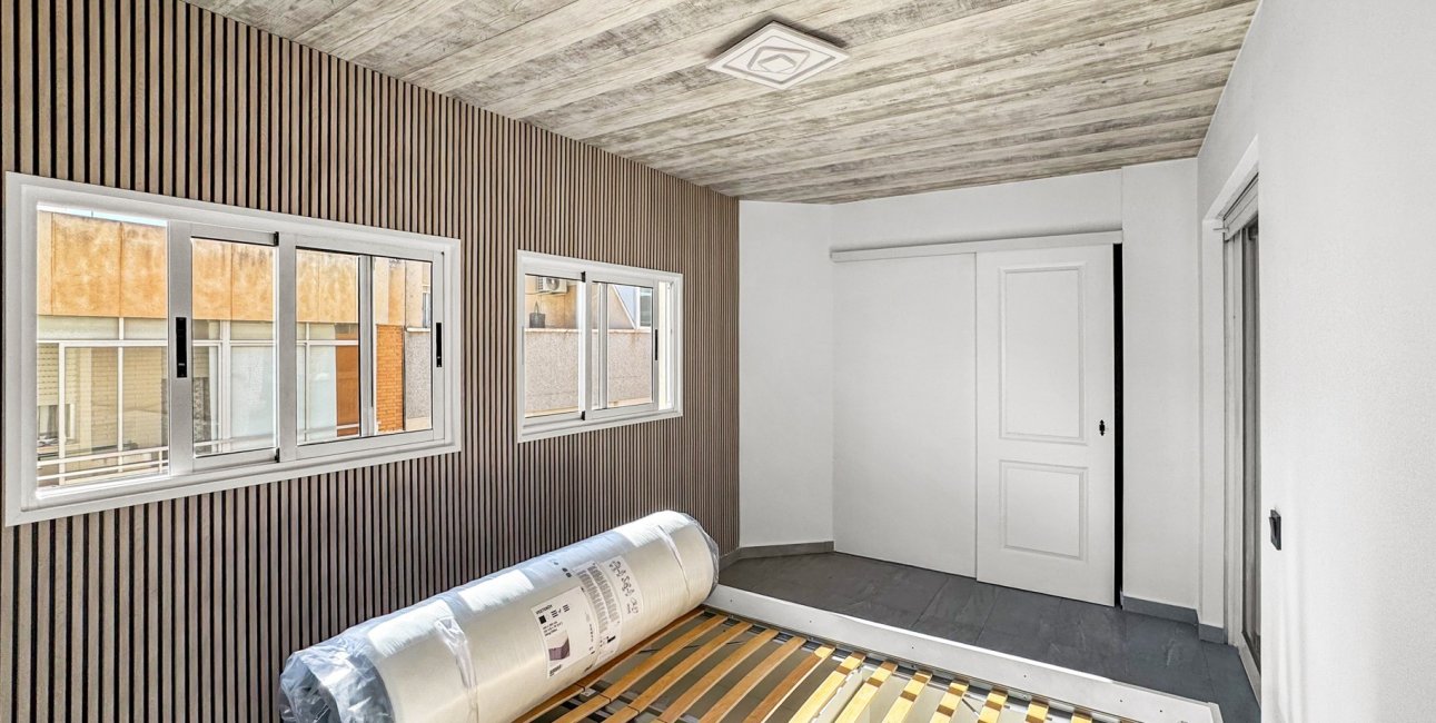 Resale - Apartment / flat -
Torrevieja - Torrevieja - Centre