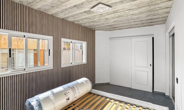 Resale - Apartment / flat -
Torrevieja - Torrevieja - Centre