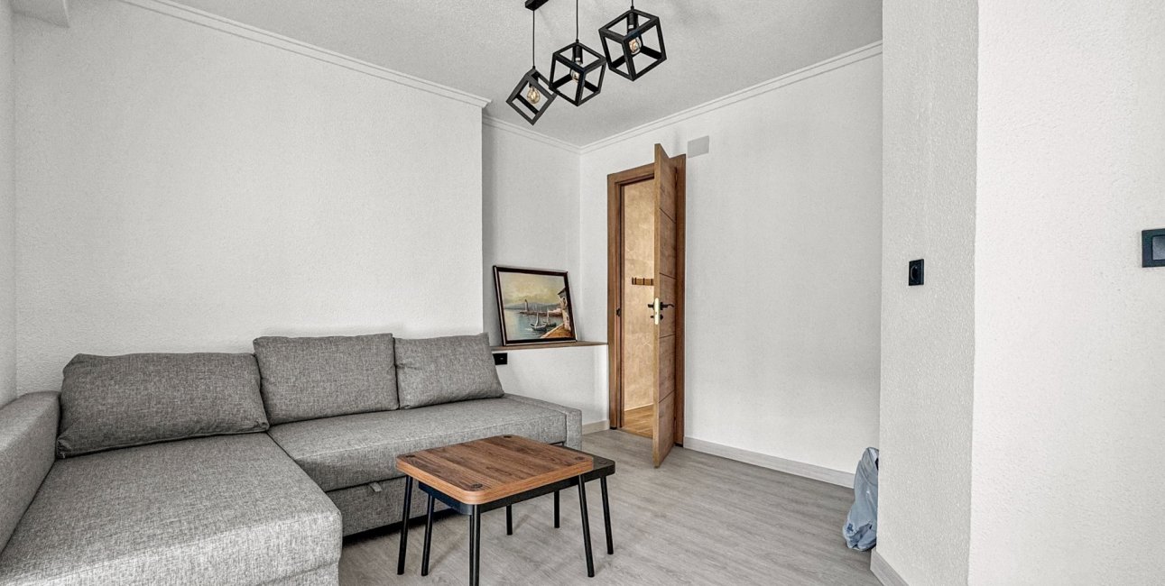 Resale - Apartment / flat -
Torrevieja - Torrevieja - Centre
