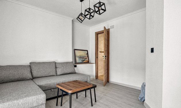 Resale - Apartment / flat -
Torrevieja - Torrevieja - Centre