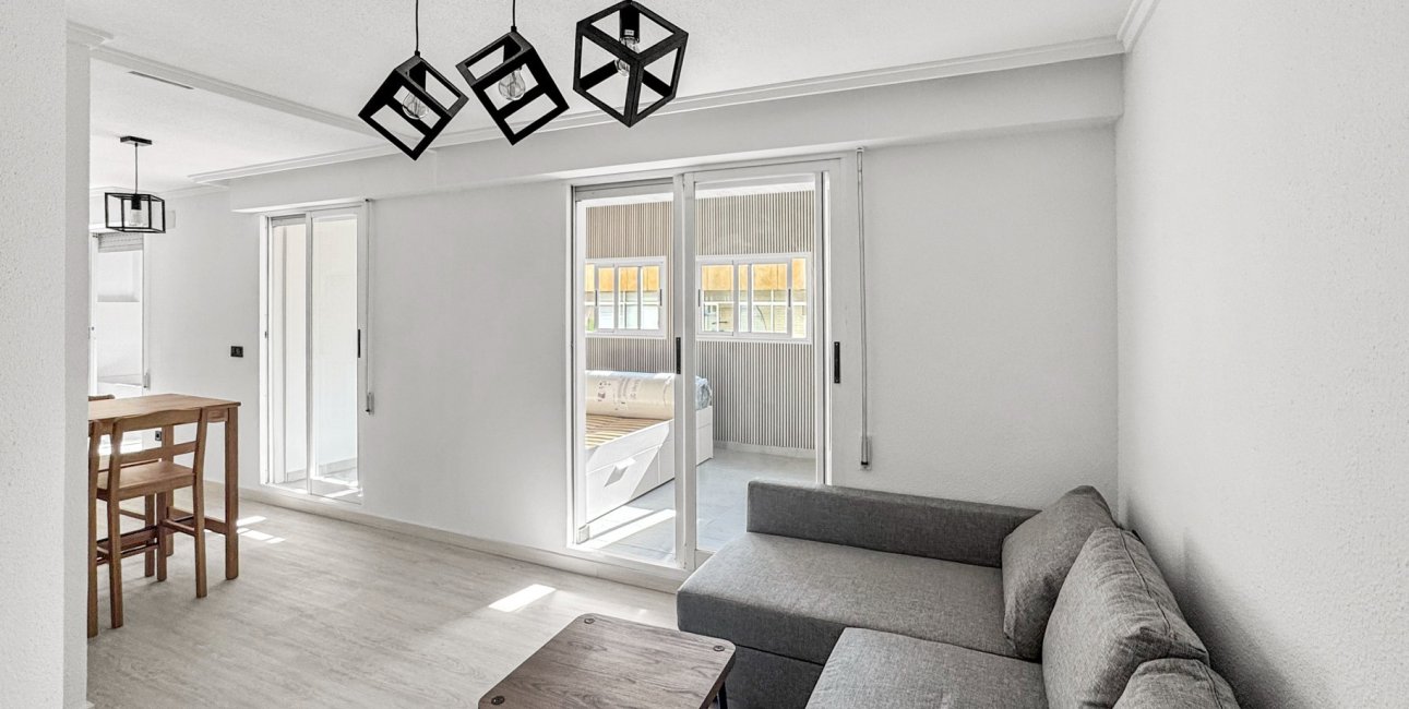 Resale - Apartment / flat -
Torrevieja - Torrevieja - Centre