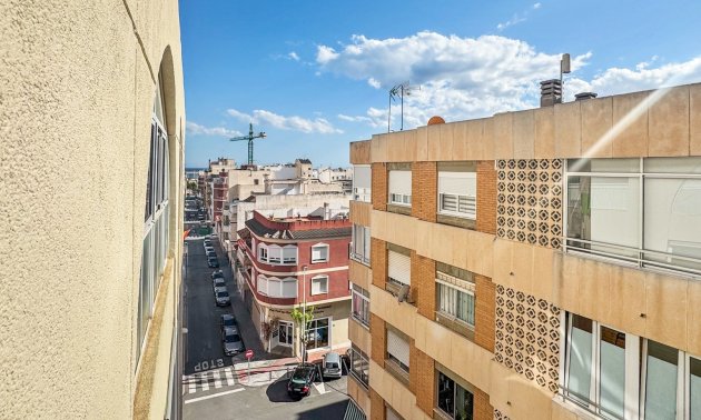 Resale - Apartment / flat -
Torrevieja - Torrevieja - Centre