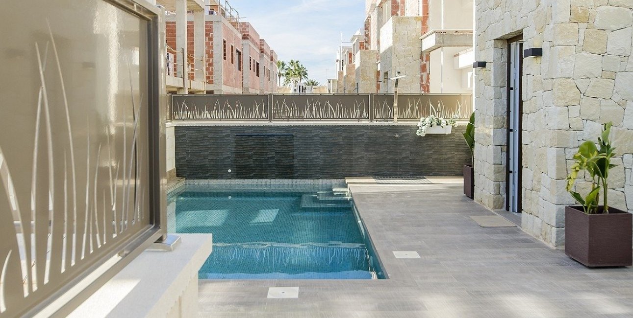 Obra nueva - Villa -
Los Montesinos - La Herrada