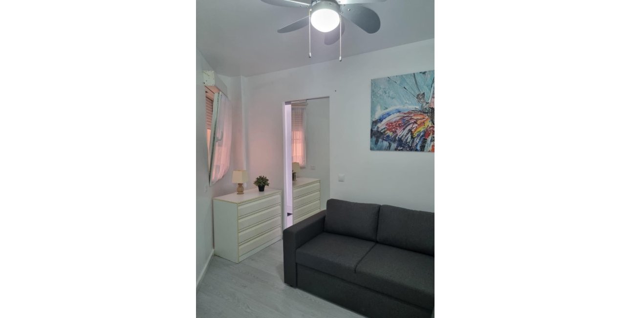 Resale - Apartment / flat -
Torrevieja - Playa Los Naufragos