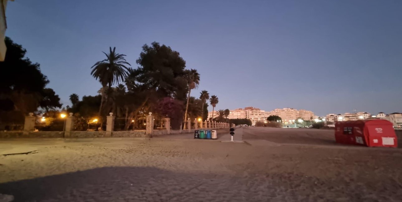 Resale - Apartment / flat -
Torrevieja - Playa Los Naufragos