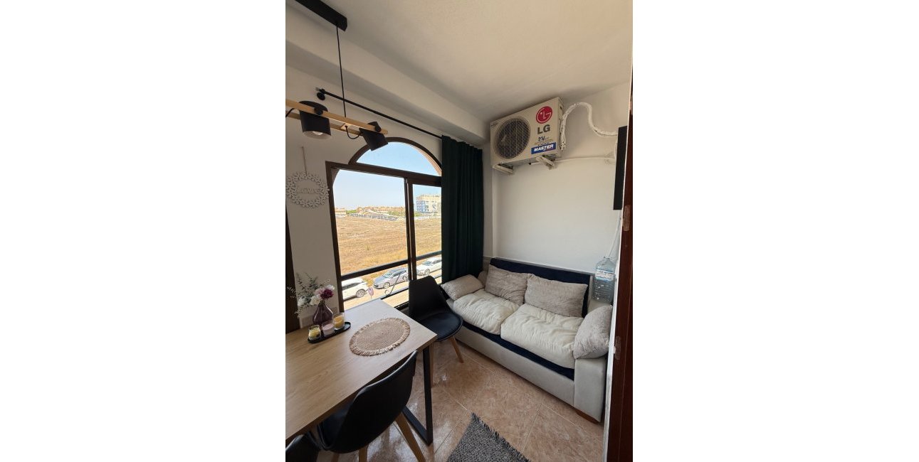 Resale - Apartment / flat -
Torrevieja - Torre La Mata