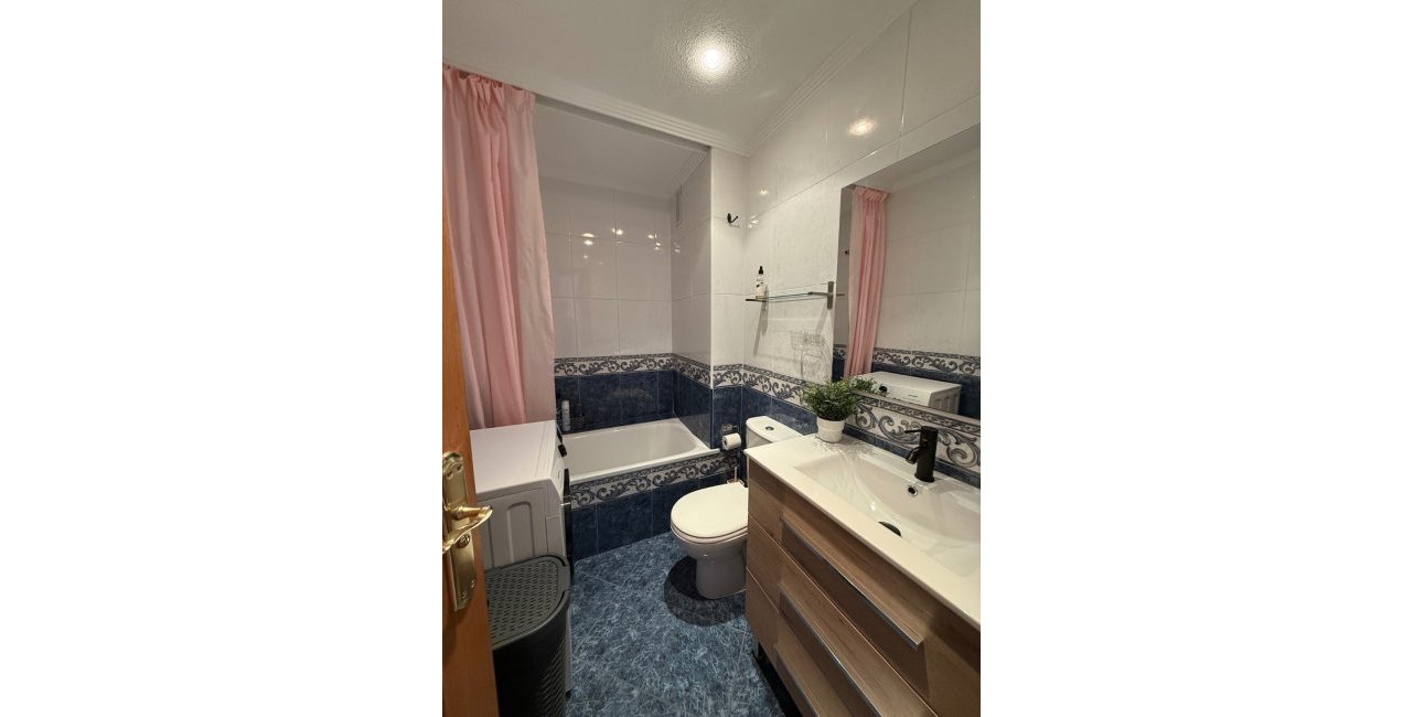 Resale - Apartment / flat -
Torrevieja - Torre La Mata