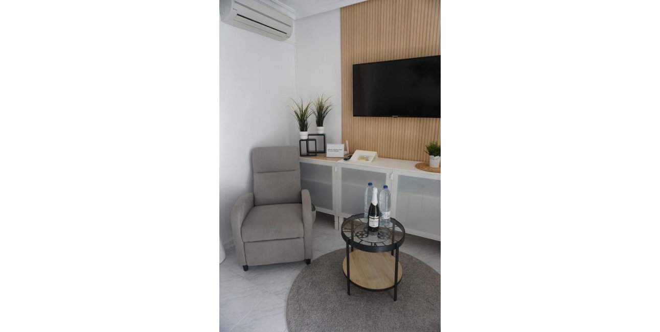 Resale - Apartment / flat -
Torrevieja - Torre La Mata