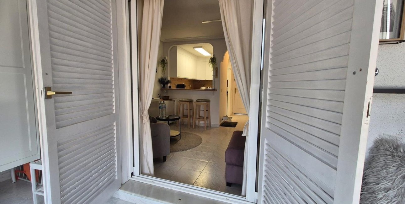 Resale - Apartment / flat -
Torrevieja - Torre La Mata