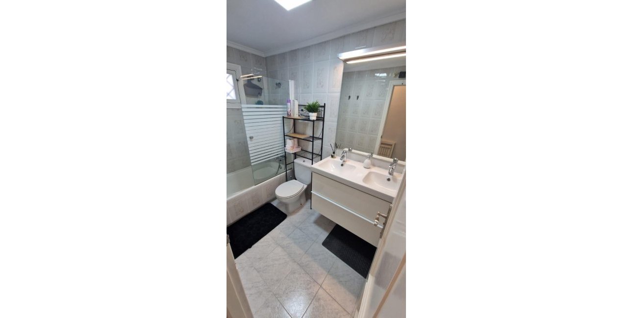 Resale - Apartment / flat -
Torrevieja - Torre La Mata