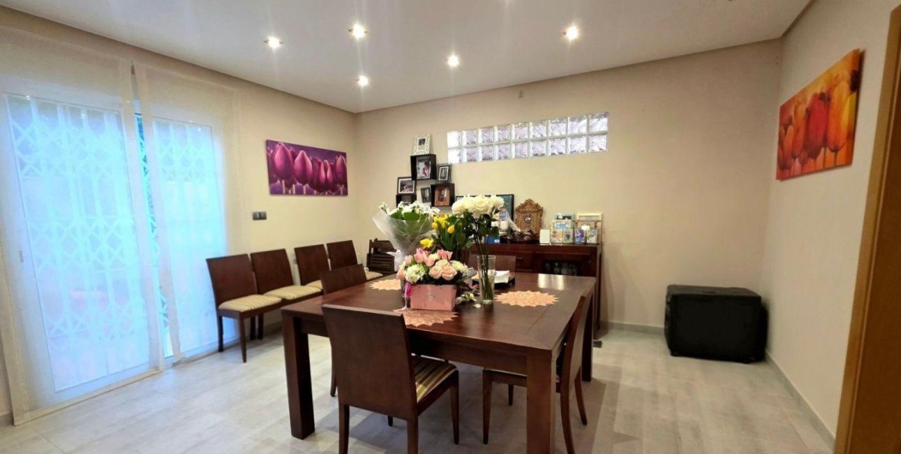 Resale - Villa -
Dehesa de campoamor - Campoamor