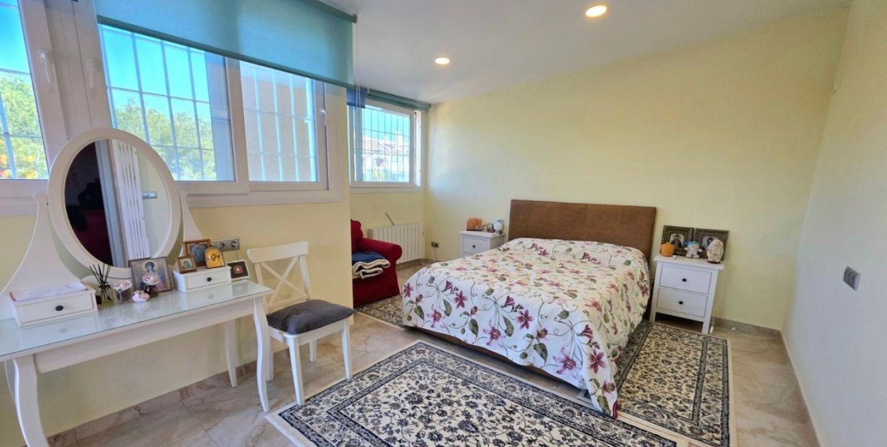 Resale - Villa -
Dehesa de campoamor - Campoamor
