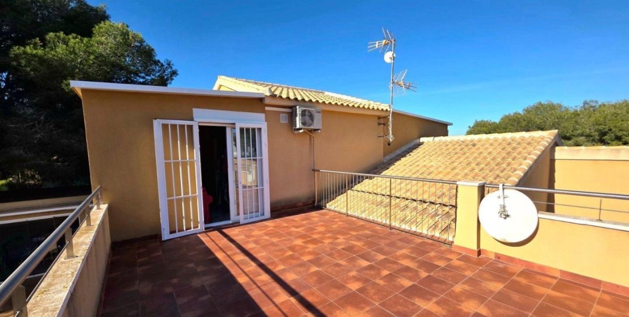 Resale - Villa -
Dehesa de campoamor - Campoamor