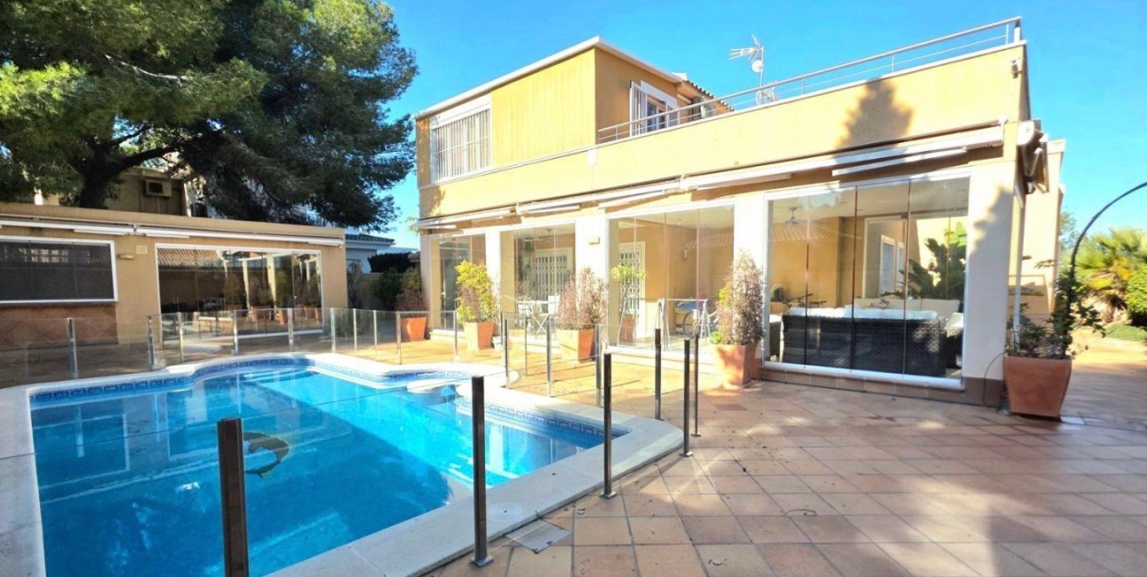 Resale - Villa -
Dehesa de campoamor - Campoamor