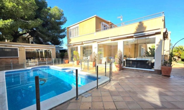 Resale - Villa -
Dehesa de campoamor - Campoamor