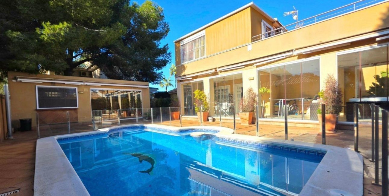 Resale - Villa -
Dehesa de campoamor - Campoamor