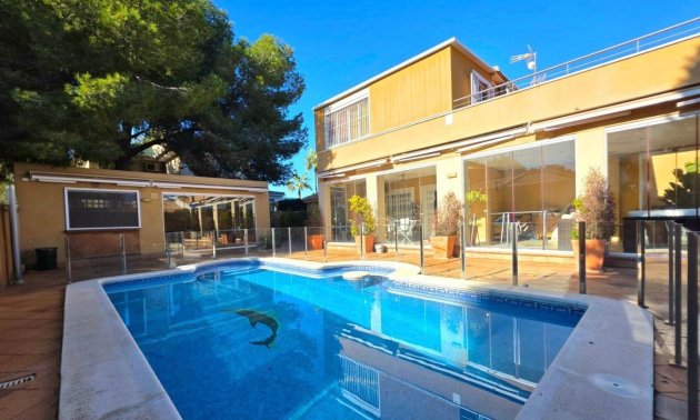 Resale - Villa -
Dehesa de campoamor - Campoamor