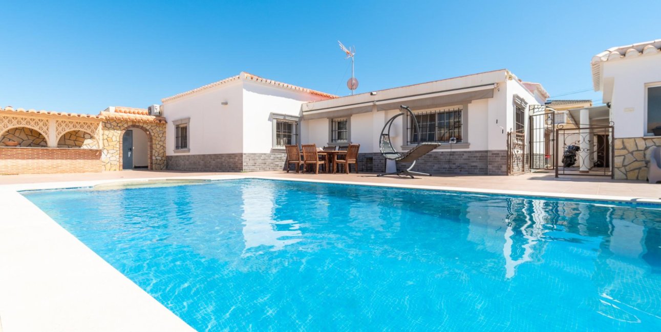 Resale - Villa -
Torrevieja - Torreta florida