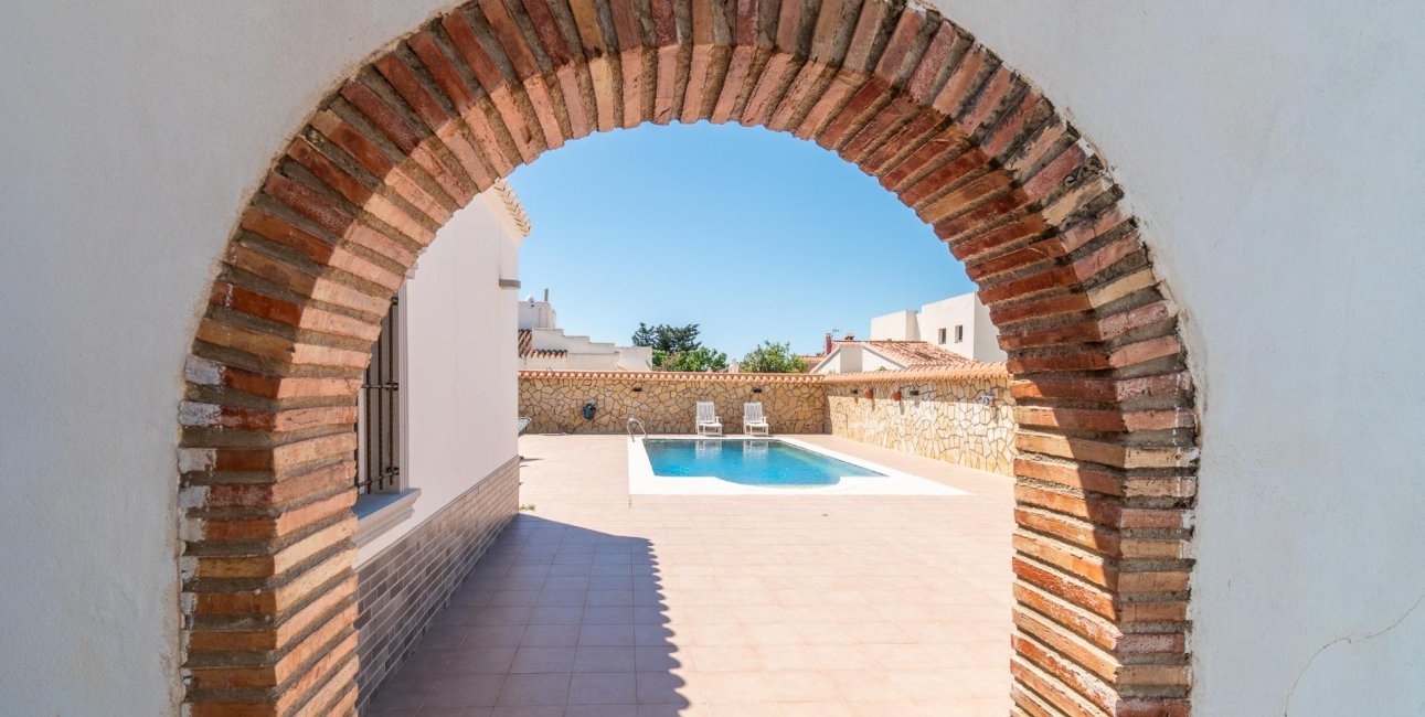 Resale - Villa -
Torrevieja - Torreta florida