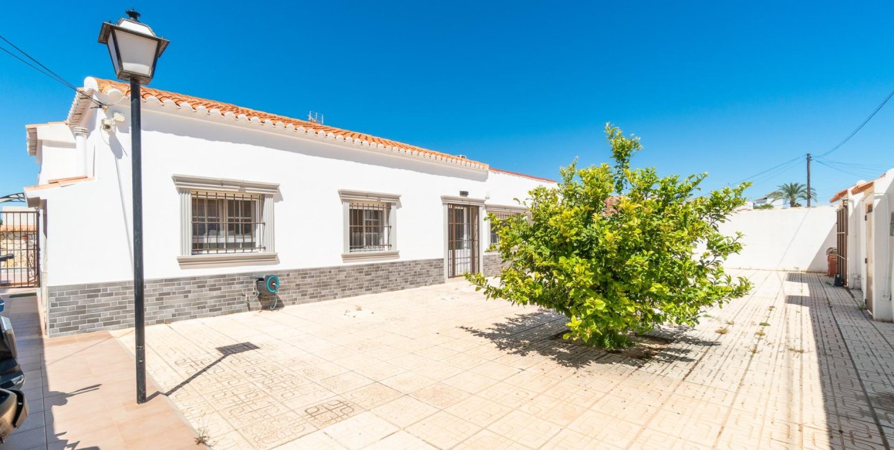 Resale - Villa -
Torrevieja - Torreta florida
