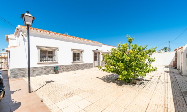 Resale - Villa -
Torrevieja - Torreta florida