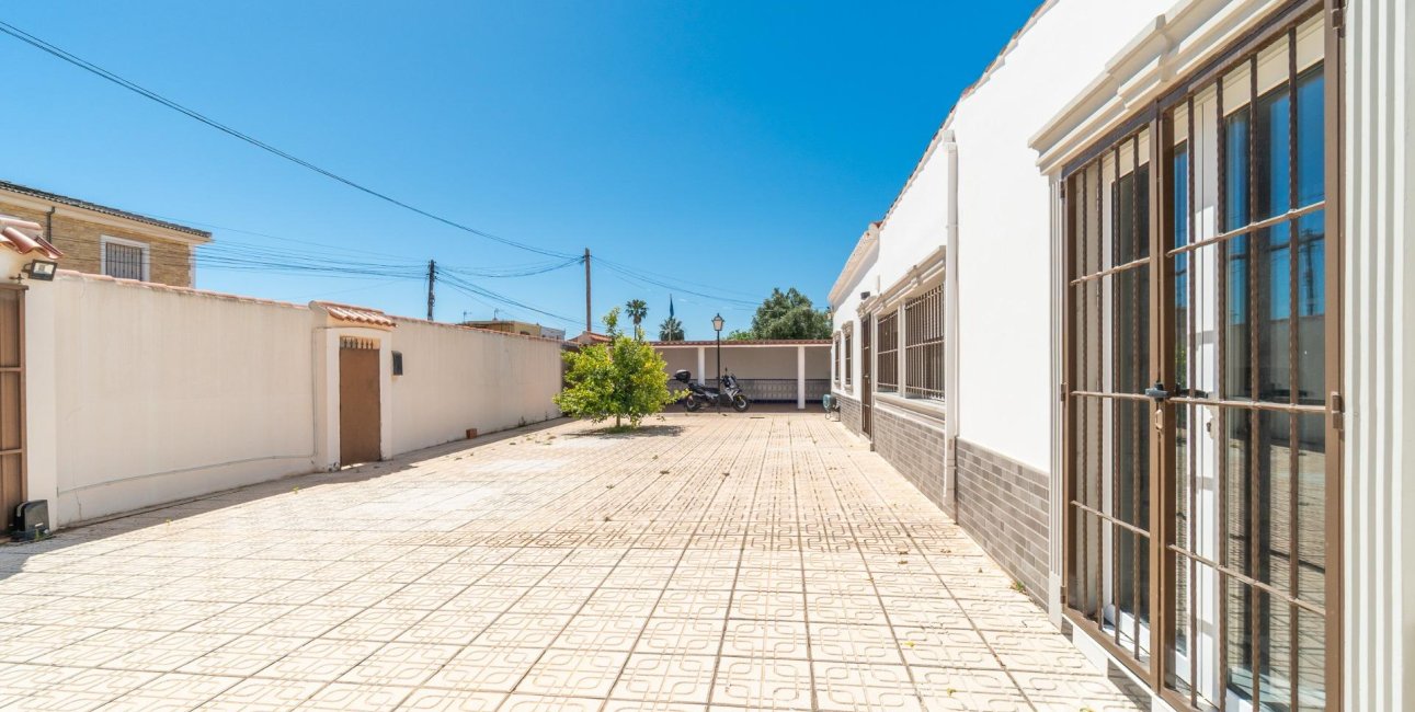 Resale - Villa -
Torrevieja - Torreta florida