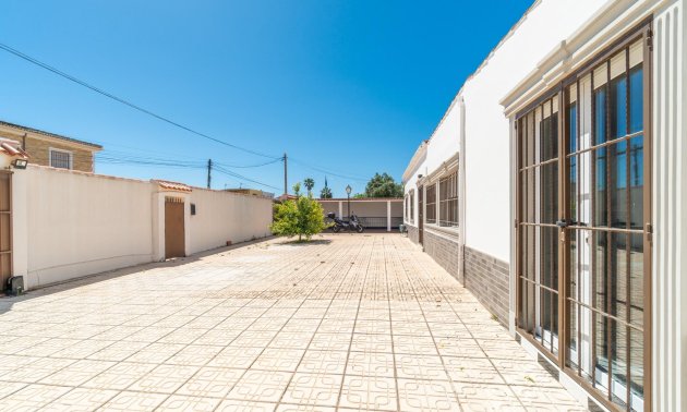 Resale - Villa -
Torrevieja - Torreta florida