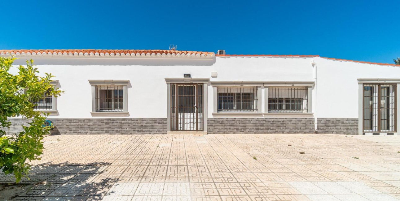 Resale - Villa -
Torrevieja - Torreta florida
