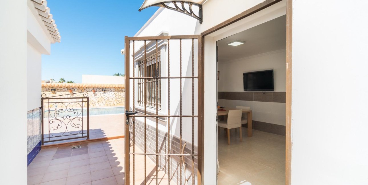 Resale - Villa -
Torrevieja - Torreta florida