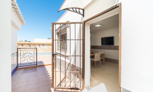 Resale - Villa -
Torrevieja - Torreta florida